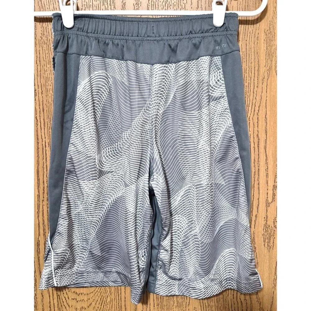 Nike Dri Fit Boys Dark Light Grey Pattern Athletic Shorts w/Pockets Size L